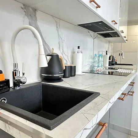 Moveen! Nowoczesne Studia Z Parkingiem! 10 Min Od Centrum Breslavia